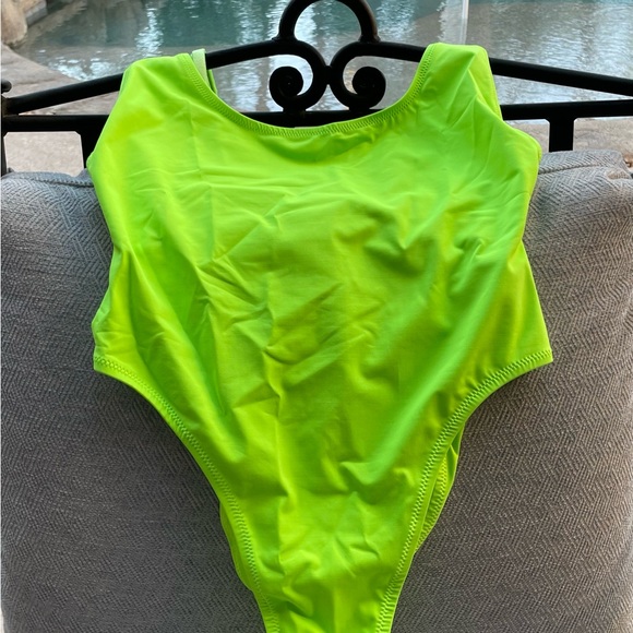 SKIMS Scoop Neck One Piece - Limited Edition Neon Green 🔥💚 Sold Out Online! - Picture 2 of 6